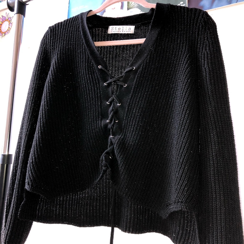 Black sweater from Stella-Laguna Beach🖤